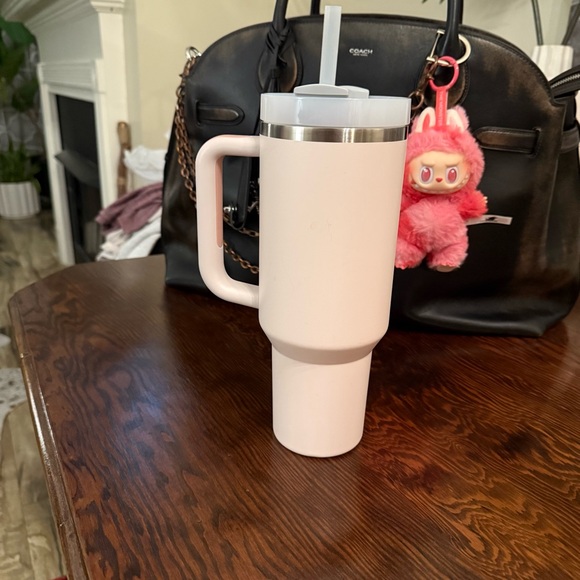 Stanley pale pink Travel Mug with Handle - Picture 2 of 5